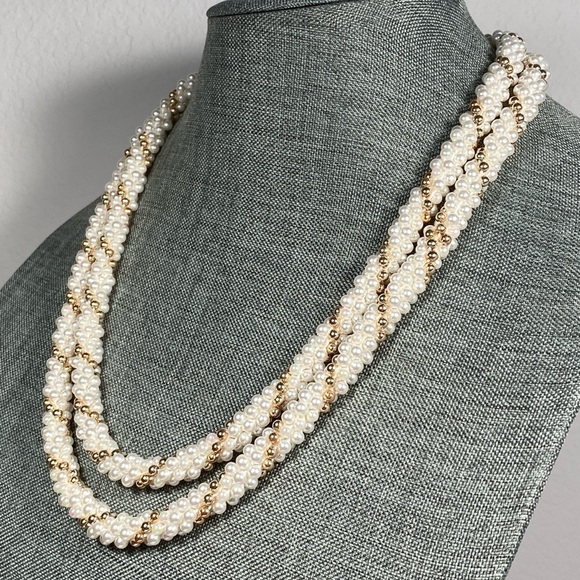 Necklace Beaded Pearlescent White Beads Gold Tone 50” - Picture 4 of 11